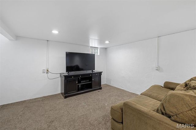 9233 Southview Lane, St Louis, MO 63123