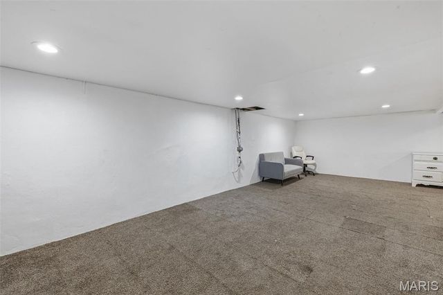 9233 Southview Lane, St Louis, MO 63123