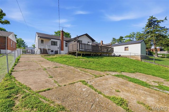 9233 Southview Lane, St Louis, MO 63123