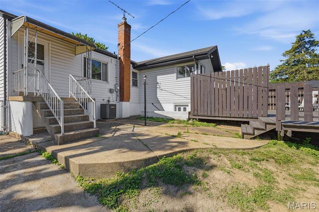 9233 Southview Lane, St Louis, MO 63123