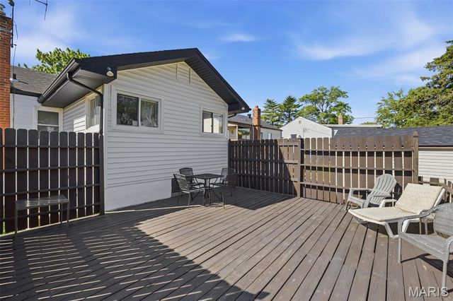 9233 Southview Lane, St Louis, MO 63123