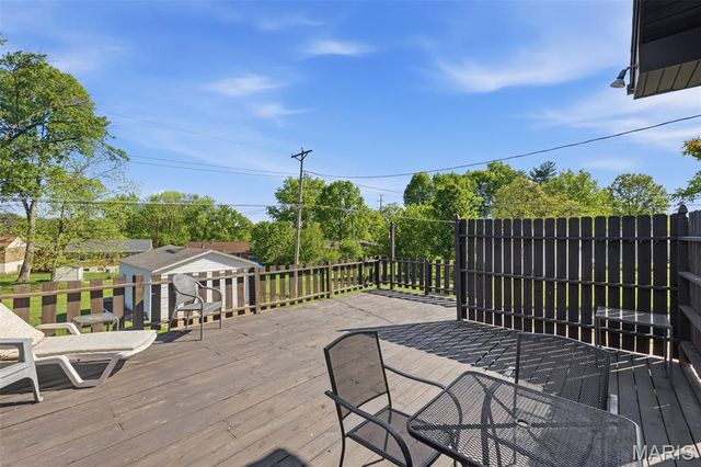 9233 Southview Lane, St Louis, MO 63123