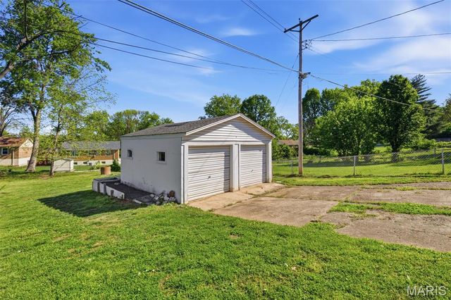9233 Southview Lane, St Louis, MO 63123