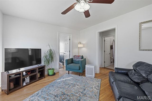 9233 Southview Lane, St Louis, MO 63123