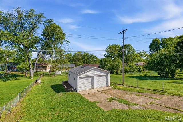 9233 Southview Lane, St Louis, MO 63123