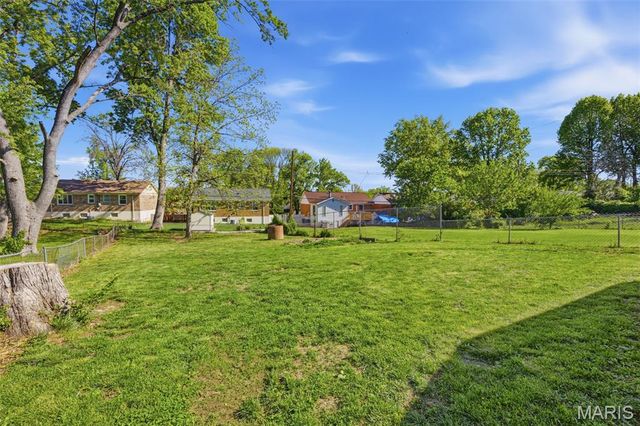 9233 Southview Lane, St Louis, MO 63123