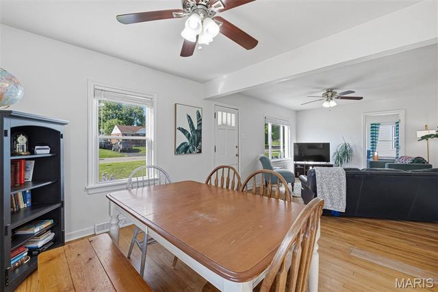9233 Southview Lane, St Louis, MO 63123