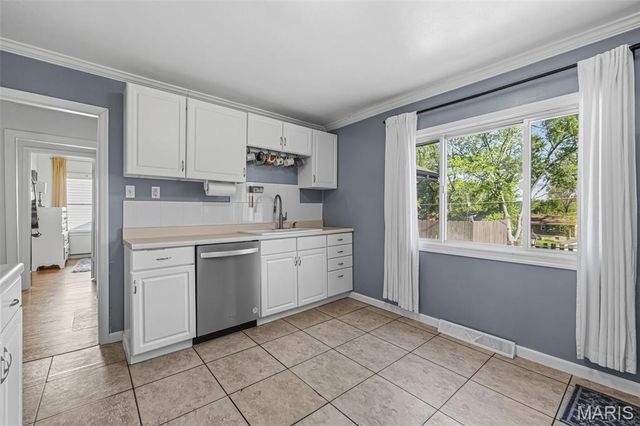 9233 Southview Lane, St Louis, MO 63123