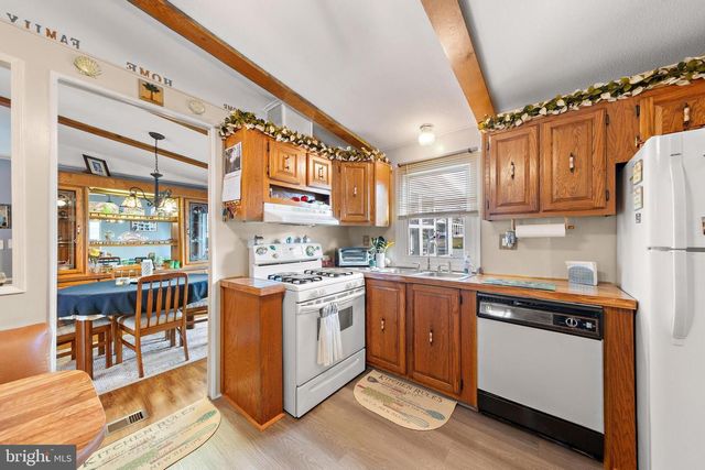 154 BRIGHTON RD, Barnegat, NJ 08005