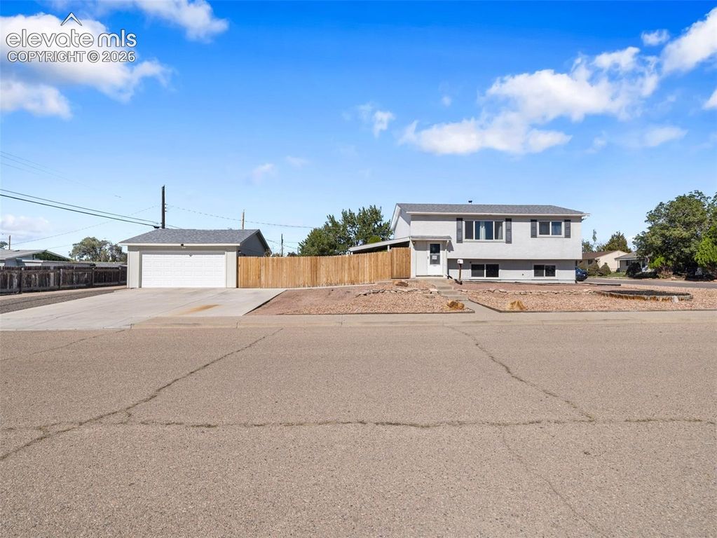 2303 Cheyenne Avenue, Pueblo, CO 81003 — photo 2