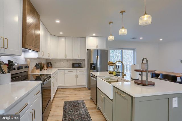 1924 SAND HILL RD, Hershey, PA 17033