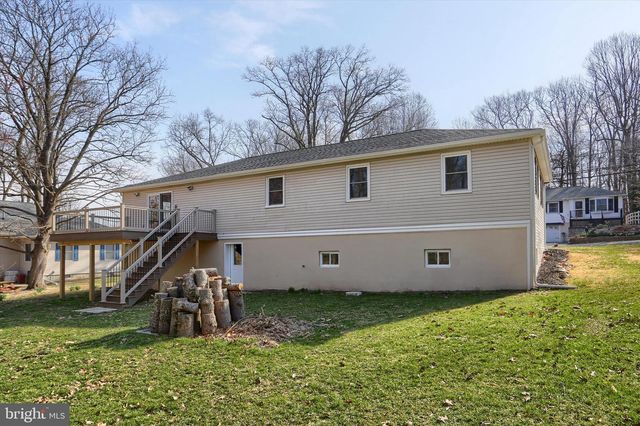 1924 SAND HILL RD, Hershey, PA 17033