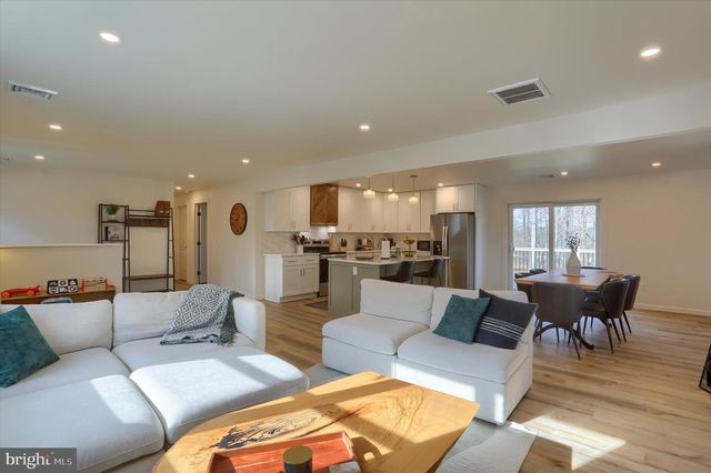 1924 SAND HILL RD, Hershey, PA 17033