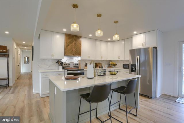 1924 SAND HILL RD, Hershey, PA 17033