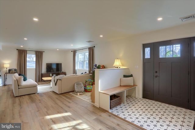 1924 SAND HILL RD, Hershey, PA 17033