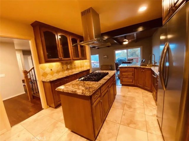 27547 Alpen Drive, Lake Arrowhead, CA 92352