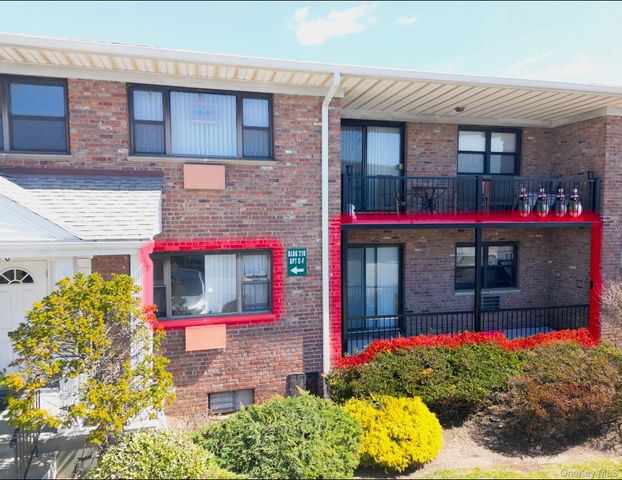 210 Fulton Street 1F, Farmingdale, NY 11735