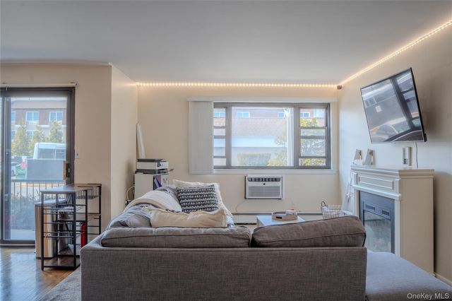 210 Fulton Street 1F, Farmingdale, NY 11735