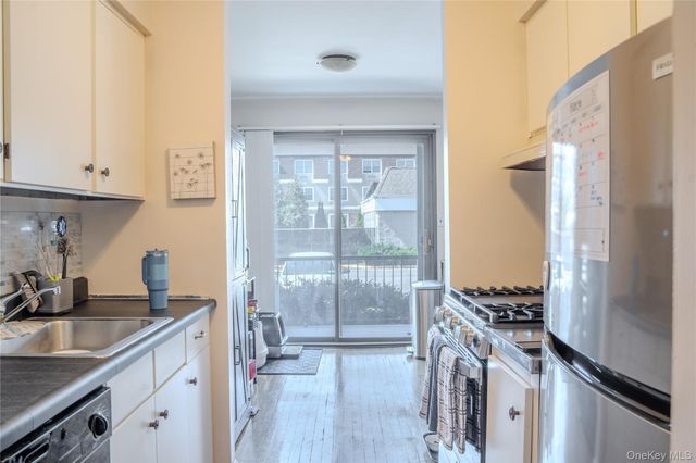 210 Fulton Street 1F, Farmingdale, NY 11735