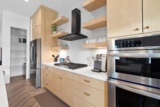 3807 Neptune, Galveston, TX 77554