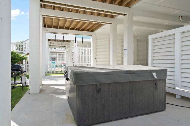 3807 Neptune, Galveston, TX 77554