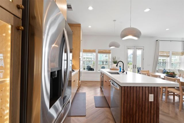 3807 Neptune, Galveston, TX 77554