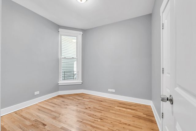 3208 W Wabansia Avenue, Chicago, IL 60647