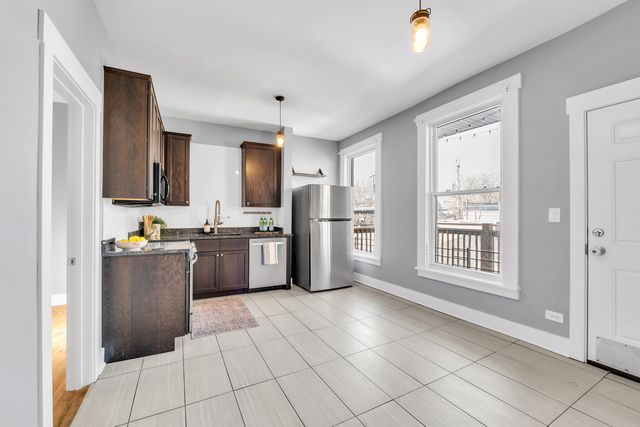 3208 W Wabansia Avenue, Chicago, IL 60647