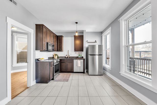 3208 W Wabansia Avenue, Chicago, IL 60647