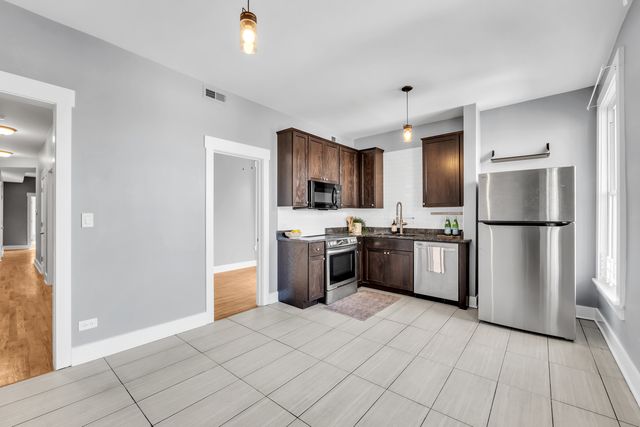 3208 W Wabansia Avenue, Chicago, IL 60647