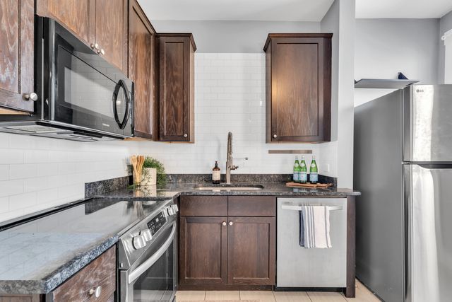 3208 W Wabansia Avenue, Chicago, IL 60647