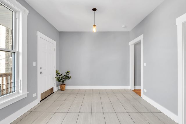 3208 W Wabansia Avenue, Chicago, IL 60647