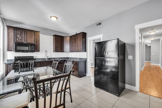 3208 W Wabansia Avenue, Chicago, IL 60647