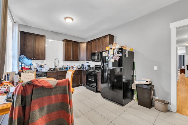 3208 W Wabansia Avenue, Chicago, IL 60647