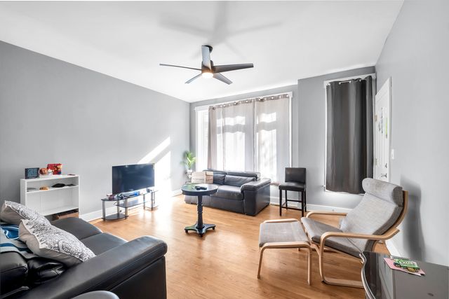 3208 W Wabansia Avenue, Chicago, IL 60647