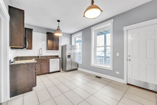 3208 W Wabansia Avenue, Chicago, IL 60647