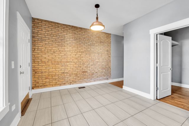 3208 W Wabansia Avenue, Chicago, IL 60647