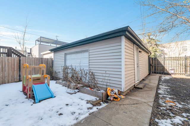 3208 W Wabansia Avenue, Chicago, IL 60647