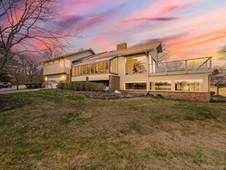 3850 Pine Harbor Drive, West Bloomfield Charter Township, MI 48323