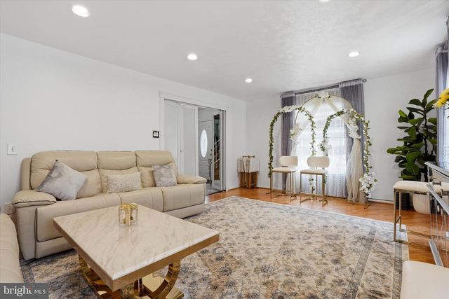 190 LARKSPUR ST, Philadelphia, PA 19116