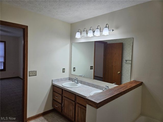 496 Helena Drive, Tallmadge, OH 44278