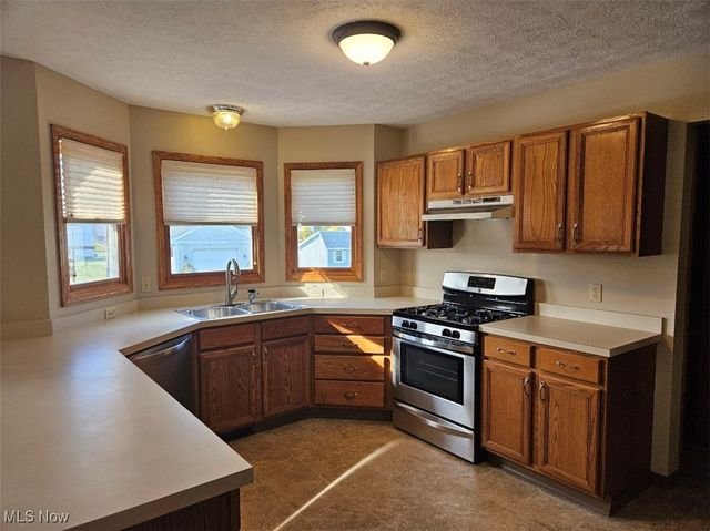 496 Helena Drive, Tallmadge, OH 44278