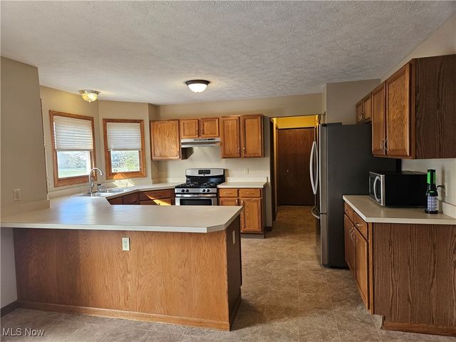 496 Helena Drive, Tallmadge, OH 44278