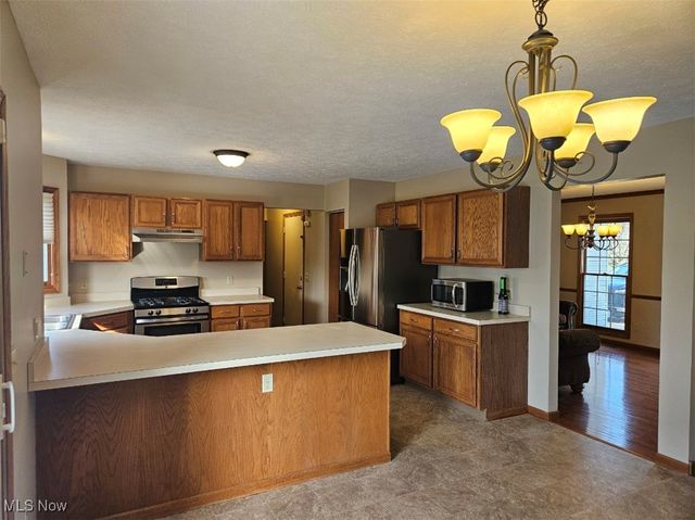 496 Helena Drive, Tallmadge, OH 44278