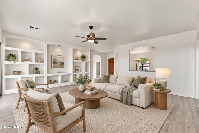 9823 E GREENWAY Street, Mesa, AZ 85207