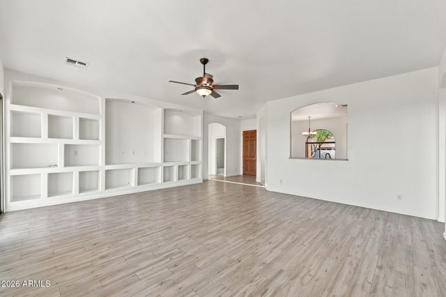 9823 E GREENWAY Street, Mesa, AZ 85207