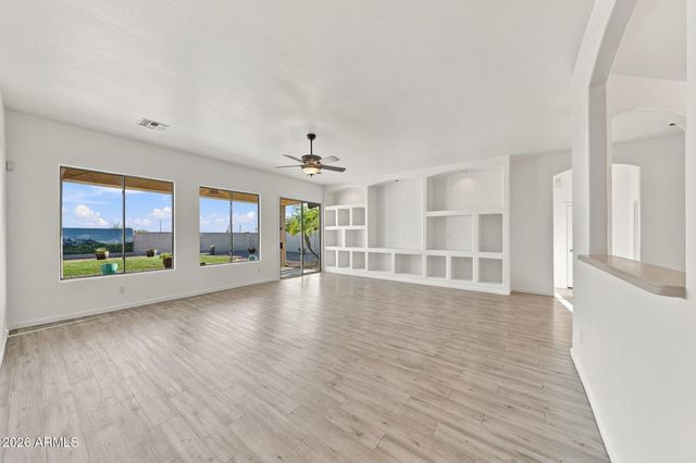 9823 E GREENWAY Street, Mesa, AZ 85207