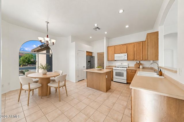 9823 E GREENWAY Street, Mesa, AZ 85207