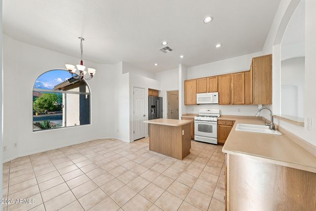 9823 E GREENWAY Street, Mesa, AZ 85207