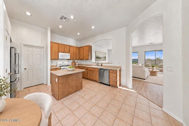 9823 E GREENWAY Street, Mesa, AZ 85207